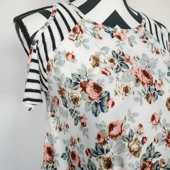 Sun and Moon Floral Top Sz Sm - Picture 2 of 5